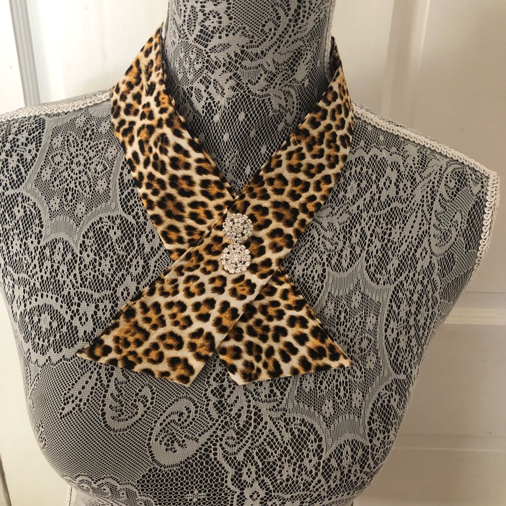 Women’s Animal Print Neck Tie with Brooch